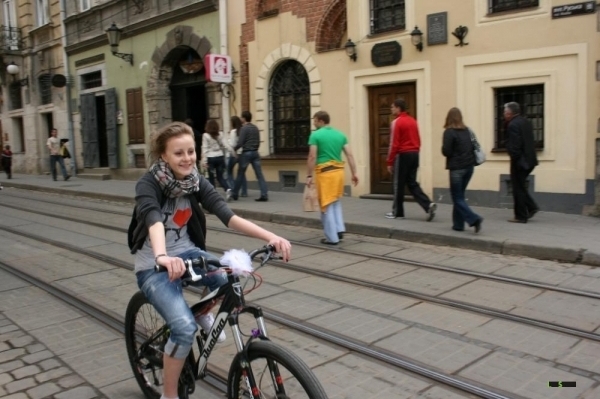 Всельвівський Велопарад Дівчат У Сукнях 2011
