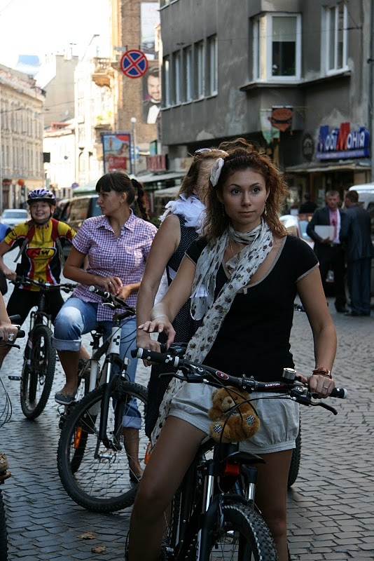 Другий Всельвівський Велопарад Дівчат У Сукнях 2011