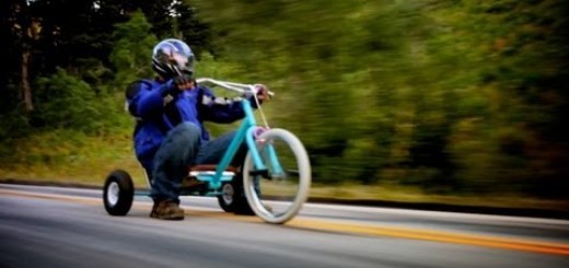 Шосейний Даунхілл на трьохколісному велосипеді